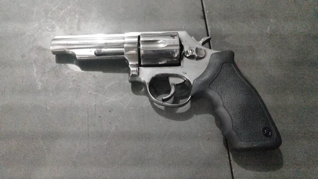 Disparo de arma de fogo durante briga entre vizinhos mobiliza a Polícia Militar em Itaquaquecetuba