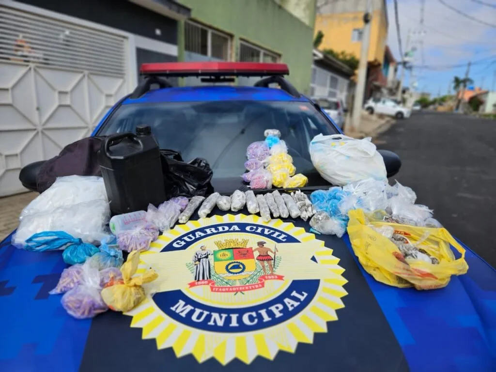 GCM desarticula 'casa-bomba' e apreende quase 2 mil porções de drogas em Itaquaquecetuba